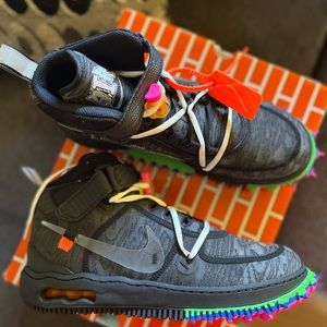 OFF WHITE EXCLUSIVES MENS SNEAKER. VIRGIL ABLOH DESIGN. BRAND NEW WITH BOX